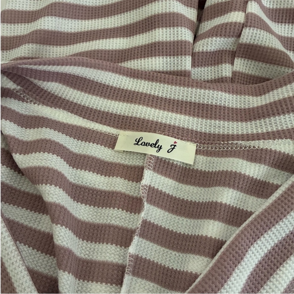 ❤️$10 WAS $23 Lovely J knit vneck top - Picture 5 of 5